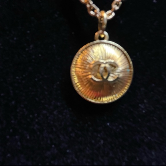 Authentic, exquisite CHANEL Necklace - Picture 10 of 11